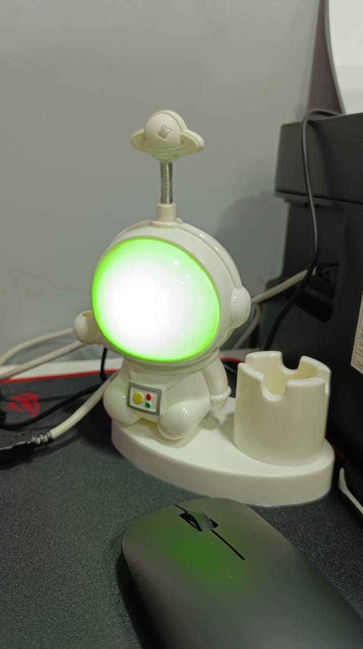 VELADOR DE ASTRONAUTA LED