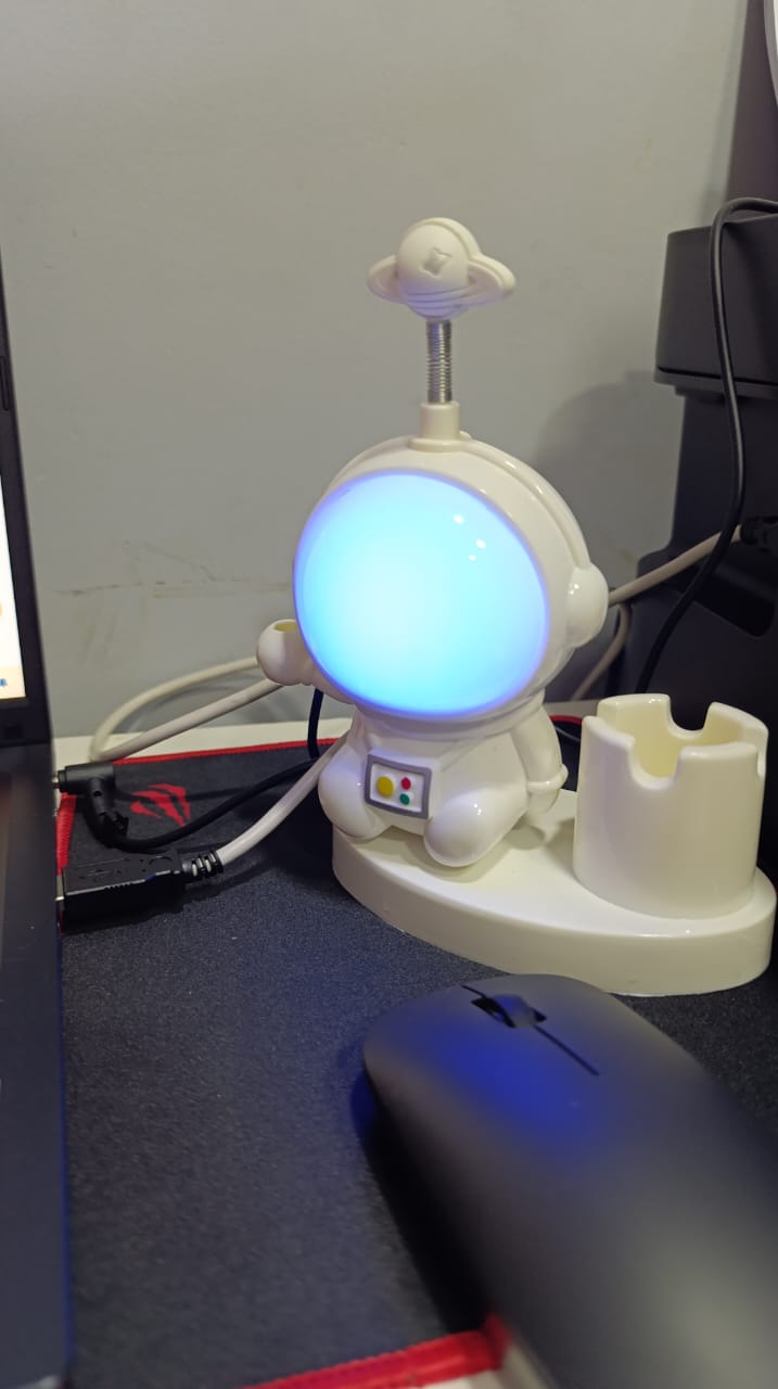 VELADOR DE ASTRONAUTA LED
